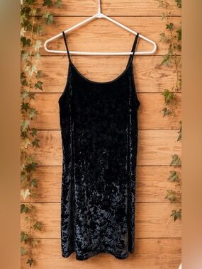 Vintage Y2K Victoria’s Secret Black Crushed Velvet Slip Dress Chemise M/L